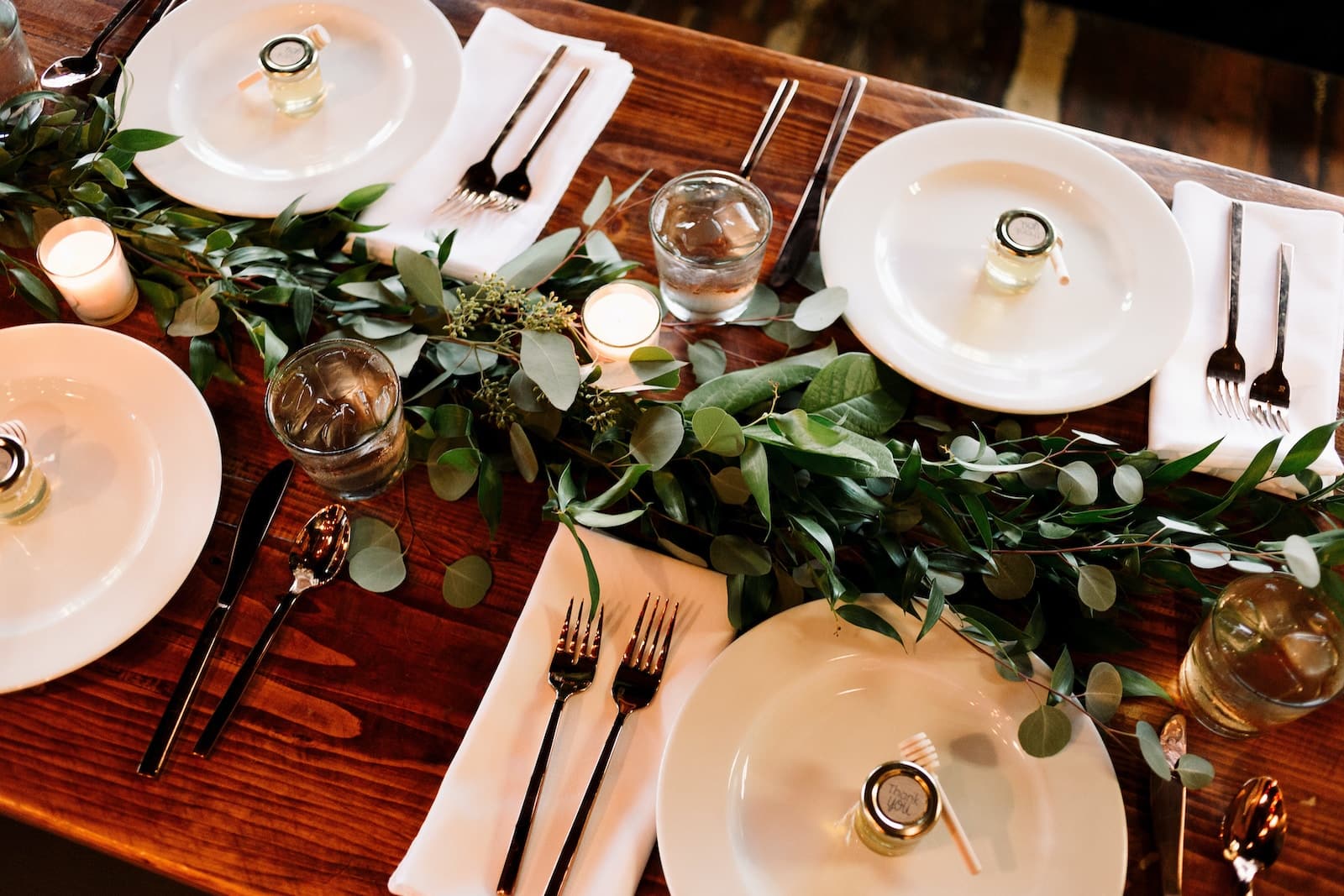 mesa de bodas con el menú de boda ideal