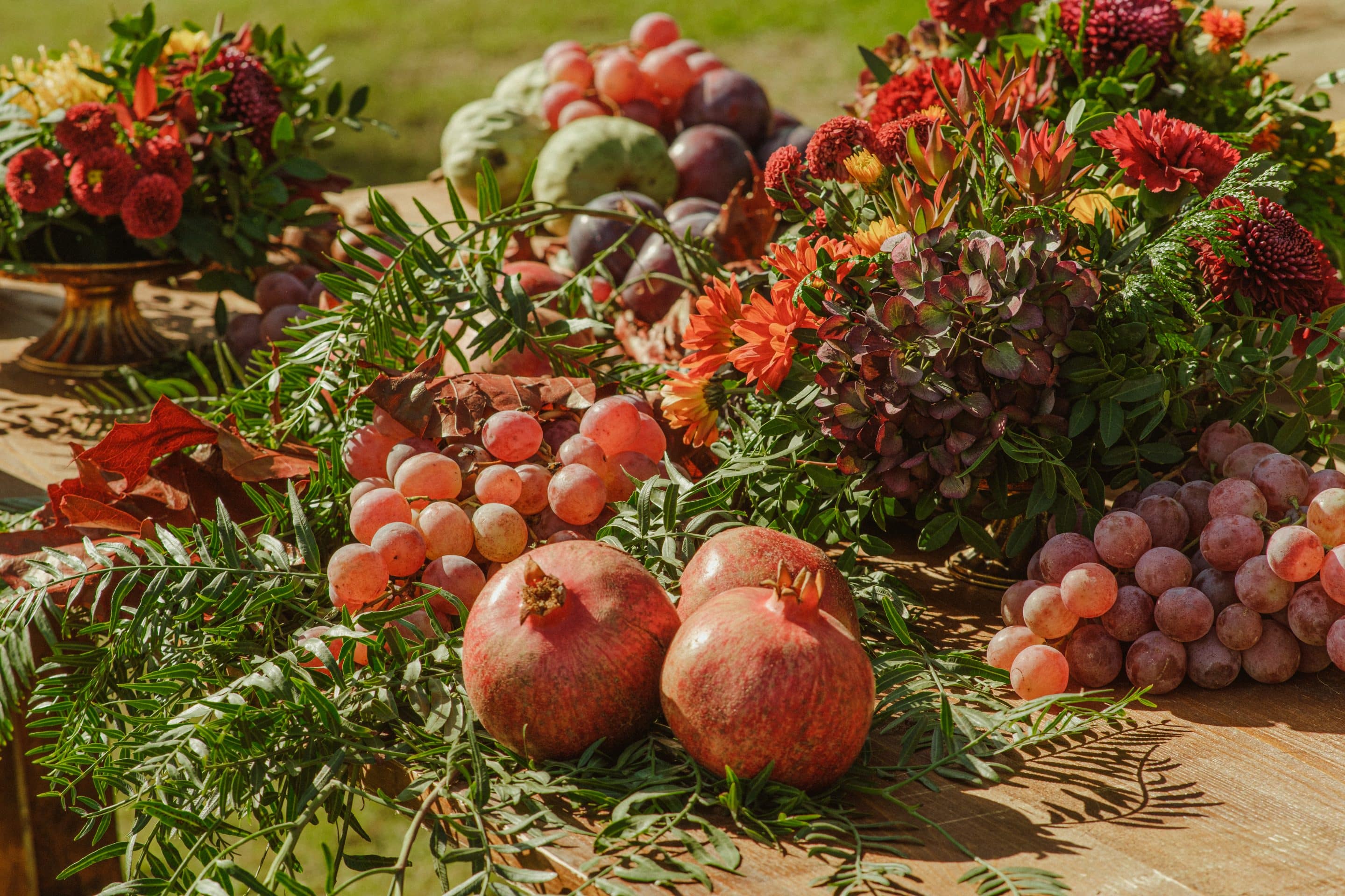 tendencia bodas en 2025: centro de mesa de frutas