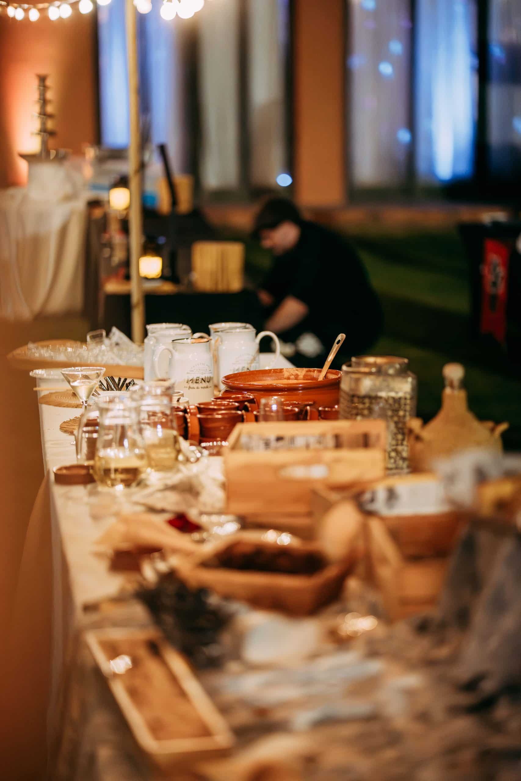 organización del espacio en eventos: buffets de comidsa tradicional